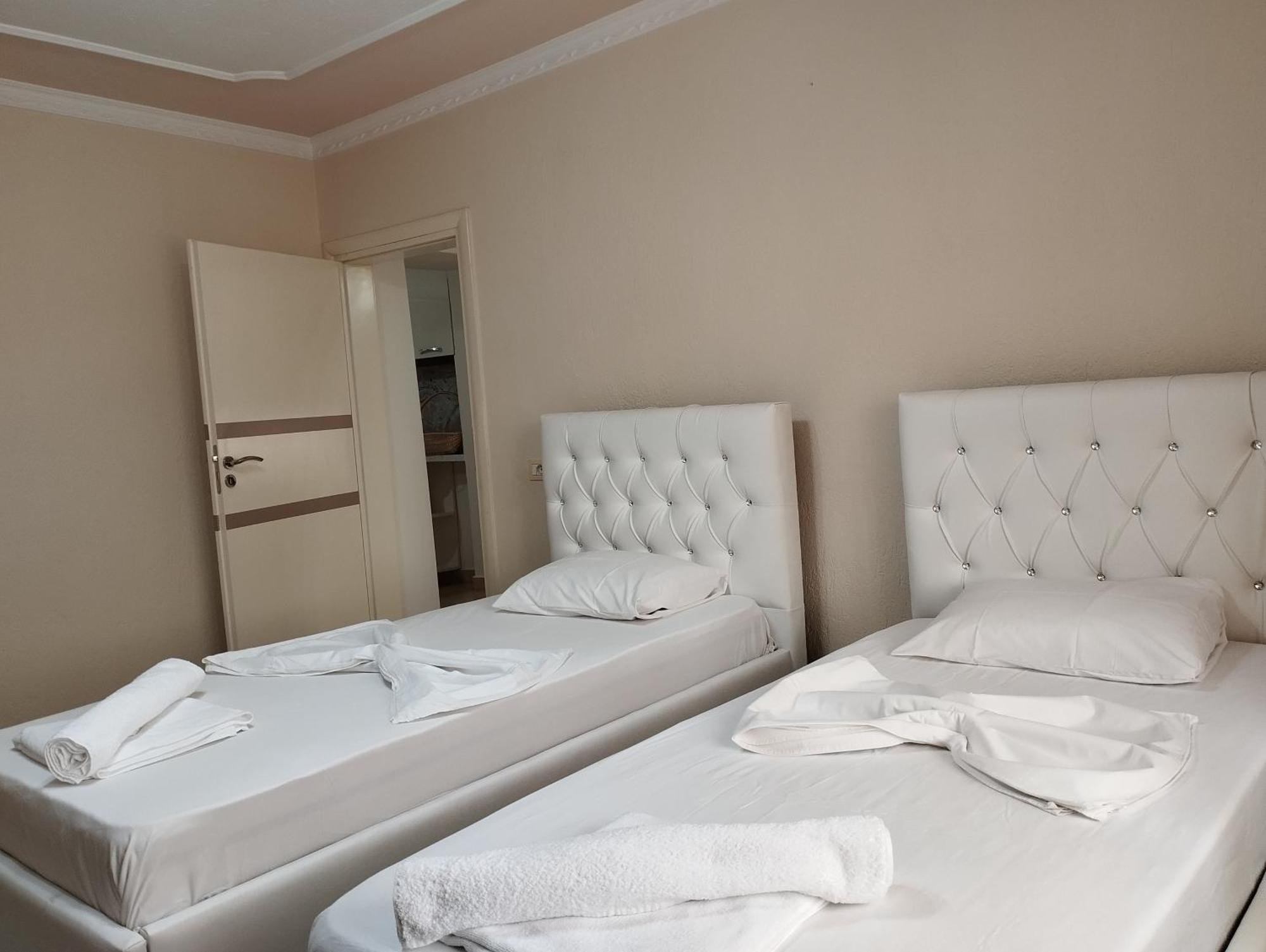 Rondo Guesthouse Gjirokastër 외부 사진