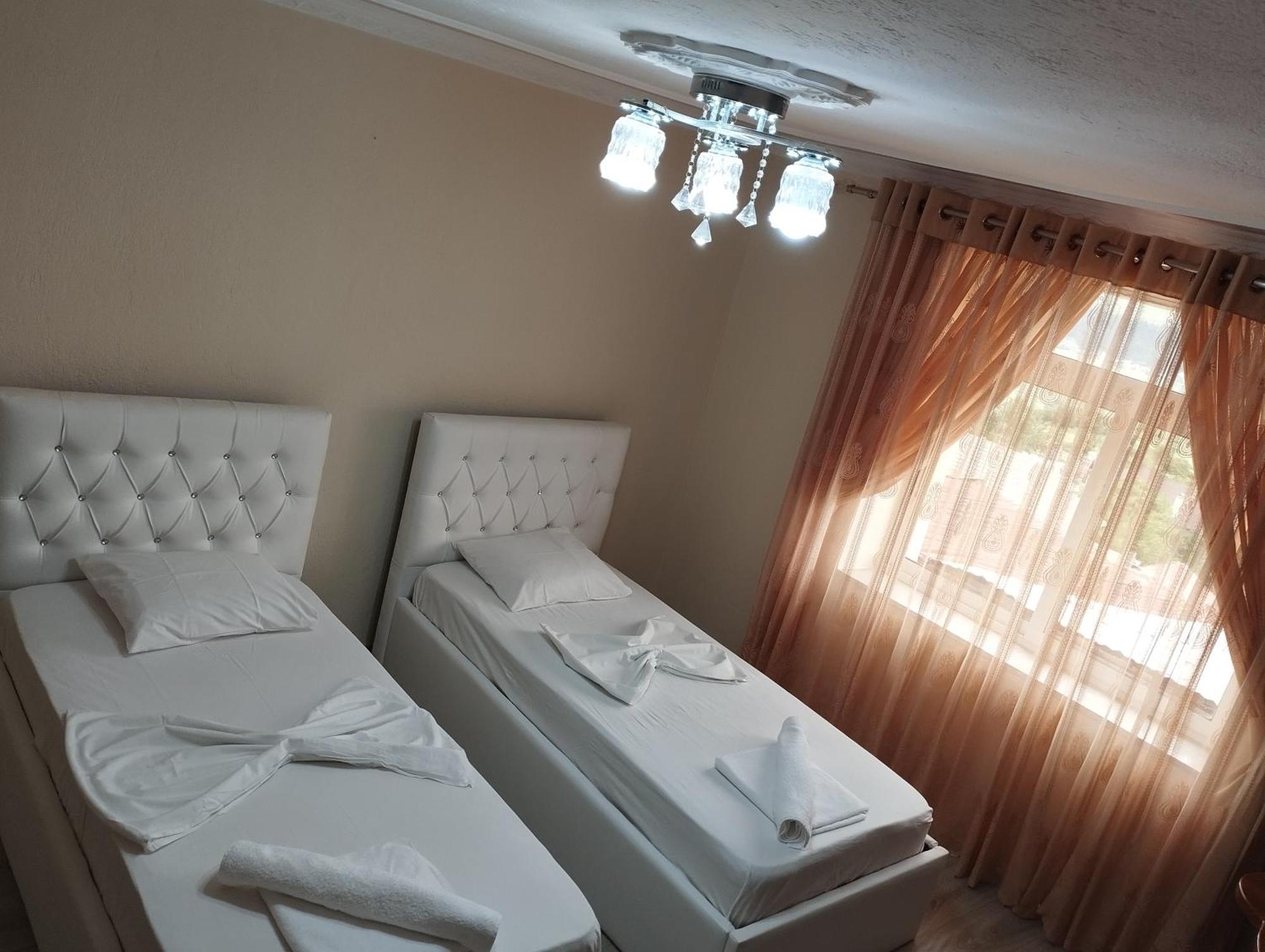 Rondo Guesthouse Gjirokastër 외부 사진
