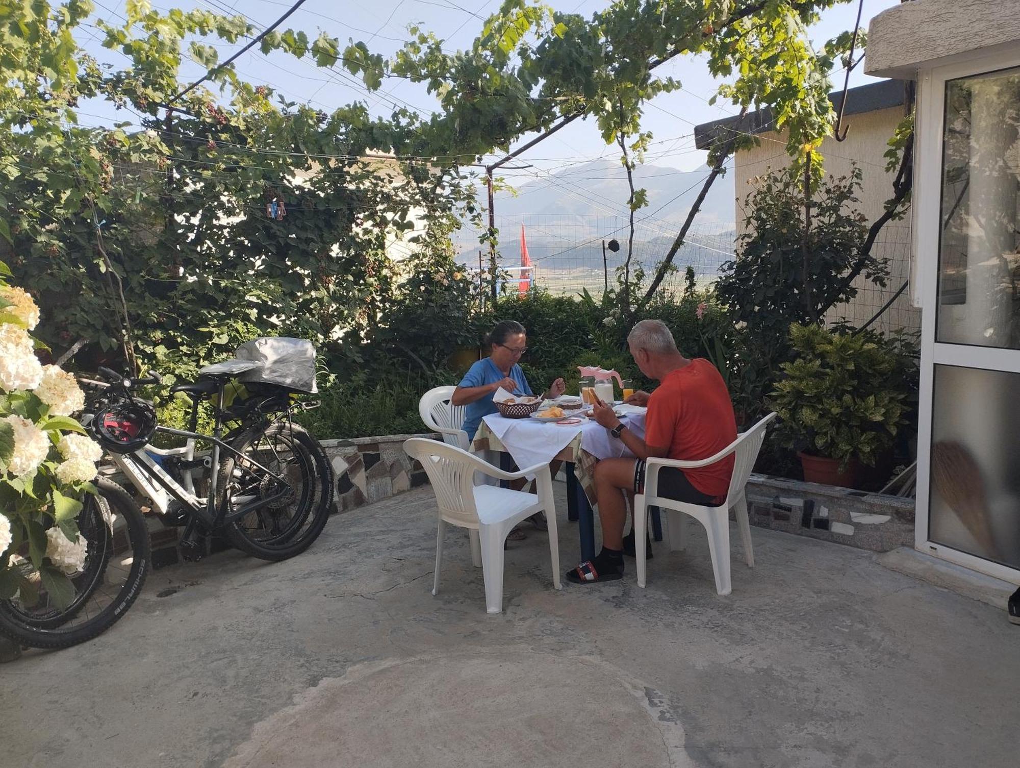Rondo Guesthouse Gjirokastër 외부 사진