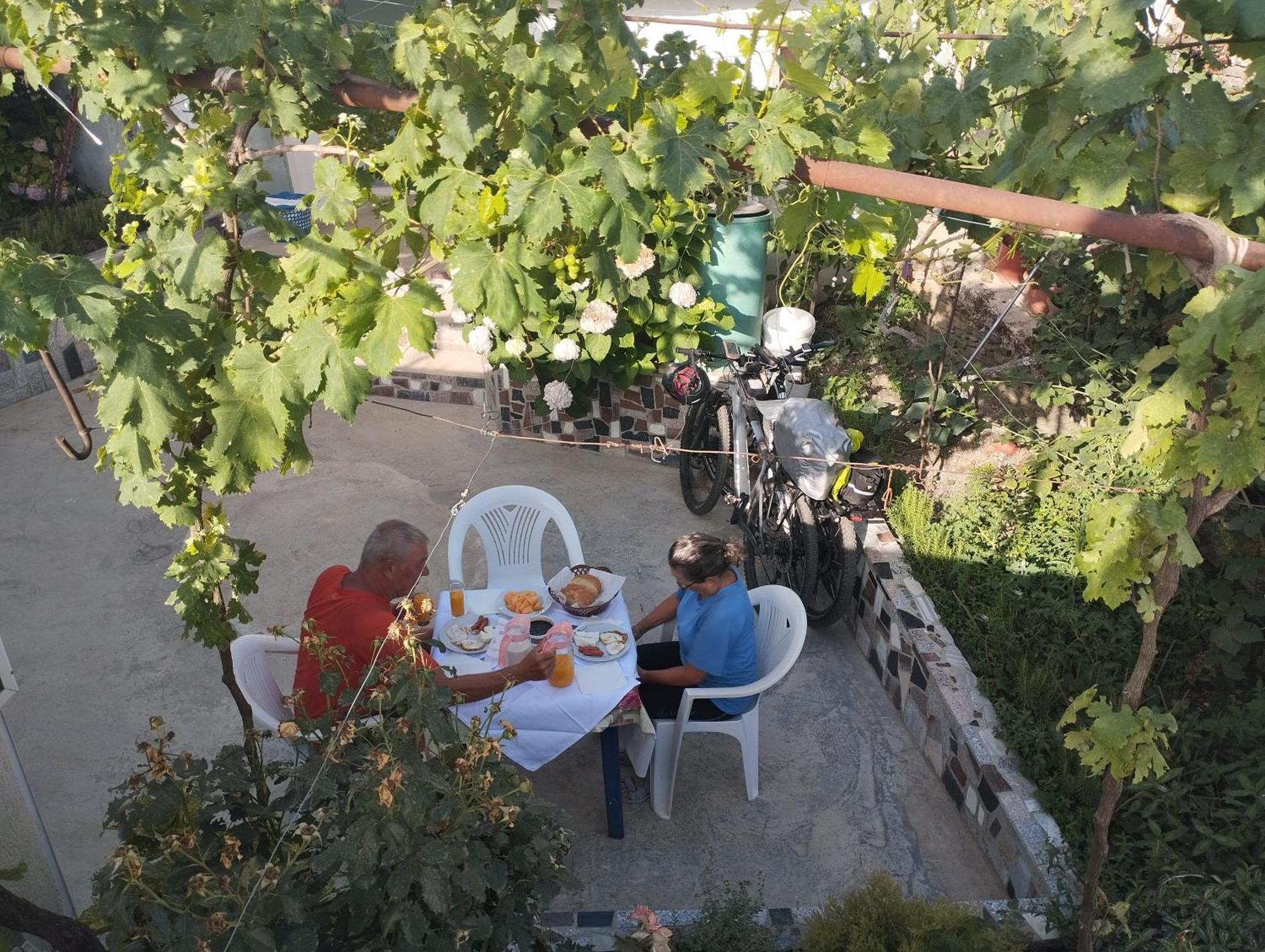 Rondo Guesthouse Gjirokastër 외부 사진