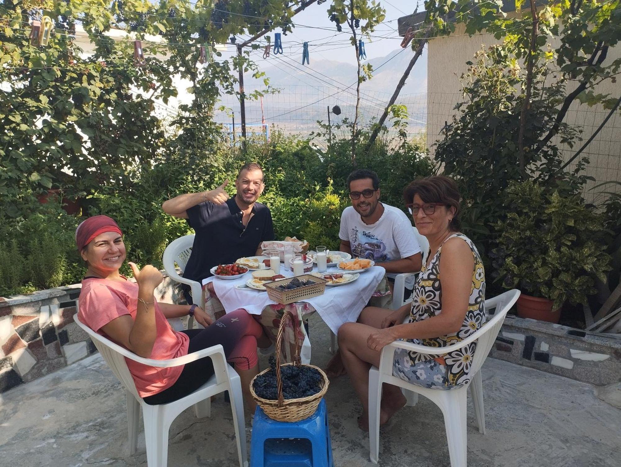 Rondo Guesthouse Gjirokastër 외부 사진